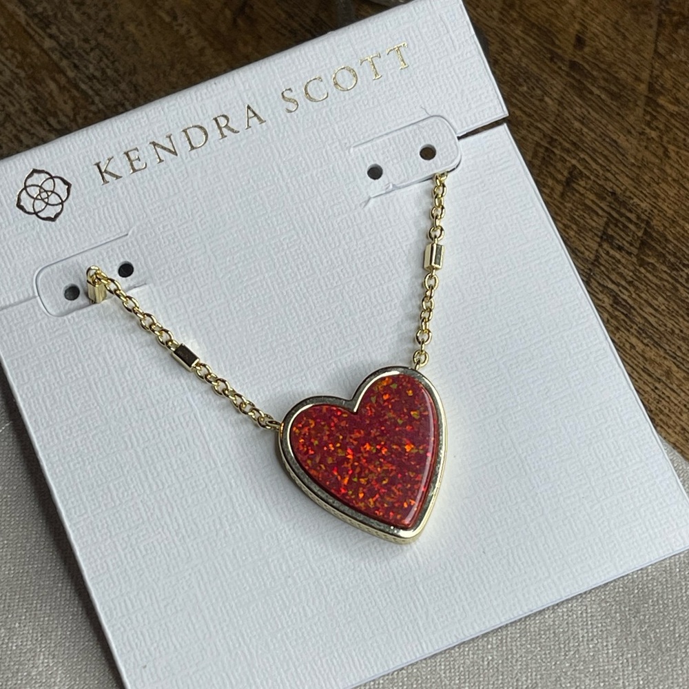 NWT- Kendra Scott Valentines Heart Necklace
